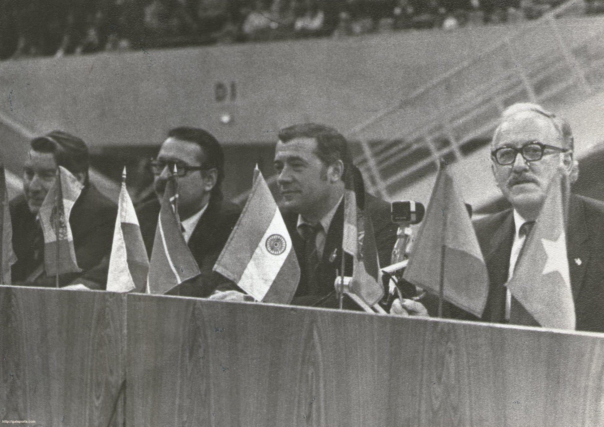 1984. ЧE. Головнi суддi(злiва на право) - Юрiй Лохов, Петро Лазарeв, Iван Лiтинський, Едуард Фрiмерман. 1984. ЧE. Головнi суддi(злiва на право) - Юрiй Лохов, Петро Лазарeв, Iван Лiтинський, Едуард Фрiмерман.